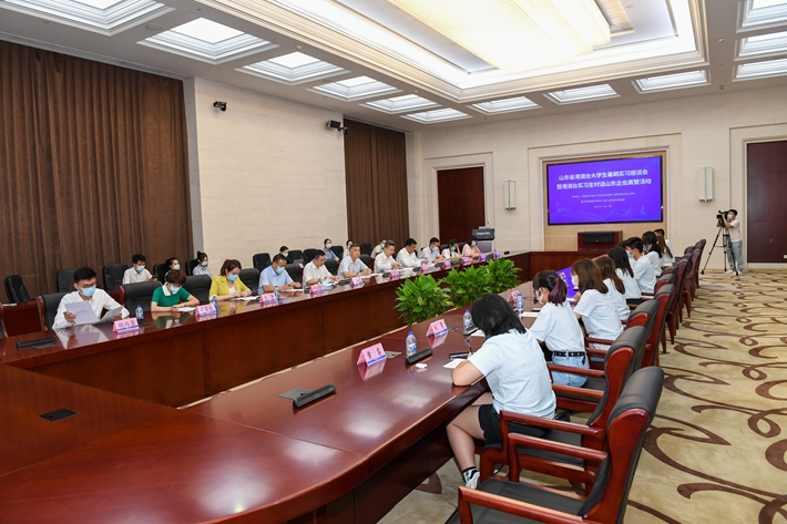 山东省港澳台大学生暑期实习座谈会暨港澳台实习生对话山东企业高管活动_副本.jpg